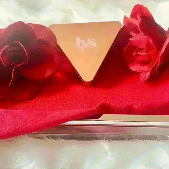 LYS Beauty's "Love Yourself" Eyeshadow Palette - Picture 1 of 4